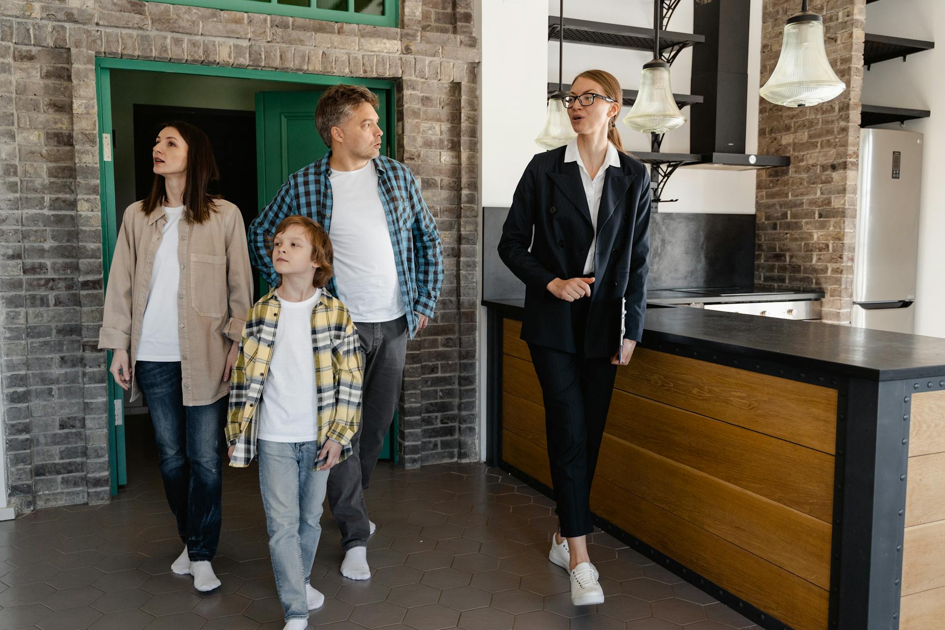 See 6 apartments in 60 minutes Chicago