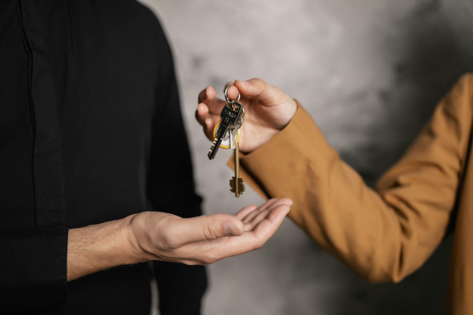 short-term furnished rental scams